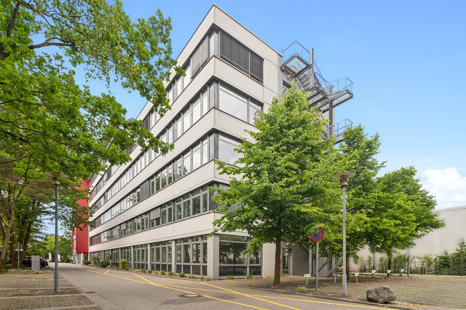 Effiziente Büroflächen in modernem Bürogebäude Effiziente Büroflächen in modernem Bürogebäude