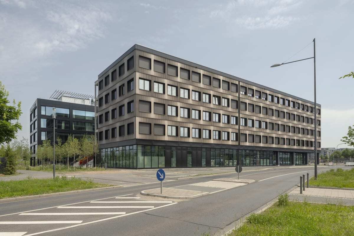 Nachhaltiger Büroneubau direkt am Main Nachhaltiger Büroneubau direkt am Main