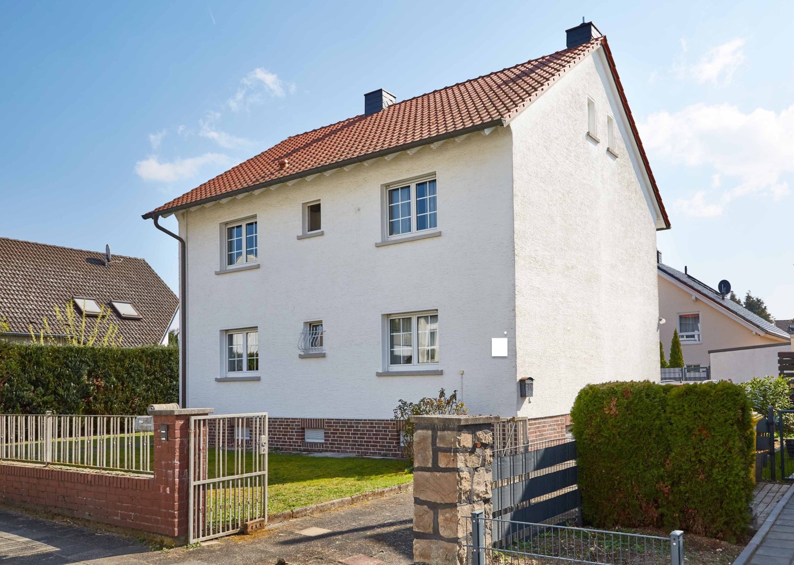 Attraktives Einfamilienhaus mit großzügigem Grundstück Attraktives Einfamilienhaus mit großzügigem Grundstück