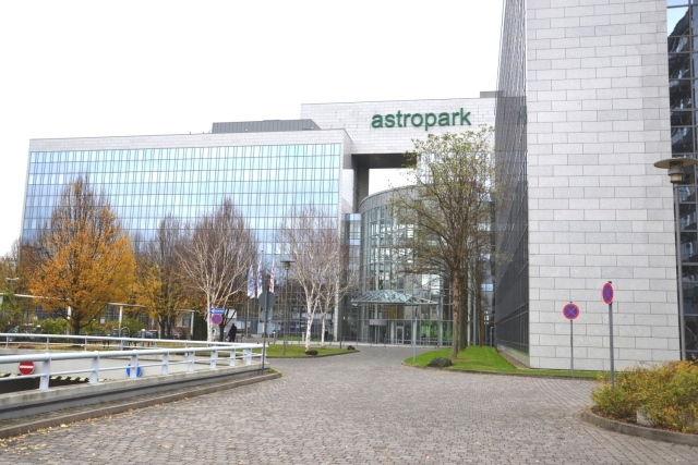 AstroPark Frankfurt - Moderner Bürokomplex am Eingang zur Bürostadt AstroPark Frankfurt - Moderner Bürokomplex am Eingang zur Bürostadt