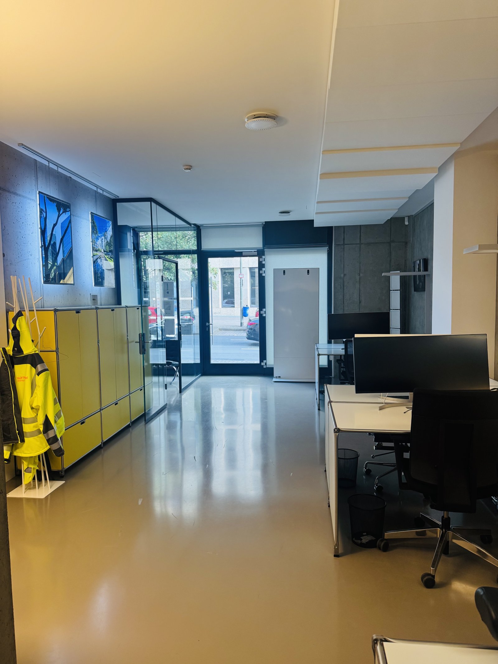 Komplett möbliertes, luxuriös ausgestattetes Büro Komplett möbliertes, luxuriös ausgestattetes Büro