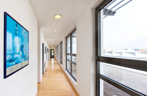 Modernes Bürogebäude nahe Frankfurt Flughafen Modernes Bürogebäude nahe Frankfurt Flughafen