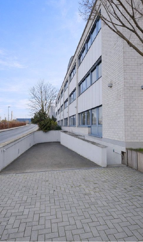 Entwicklungsobjekt in Bad Homburg – leerstehendes Bürogebäude mit vielseitigem Nutzungspotenzial Entwicklungsobjekt in Bad Homburg – leerstehendes Bürogebäude mit vielseitigem Nutzungspotenzial